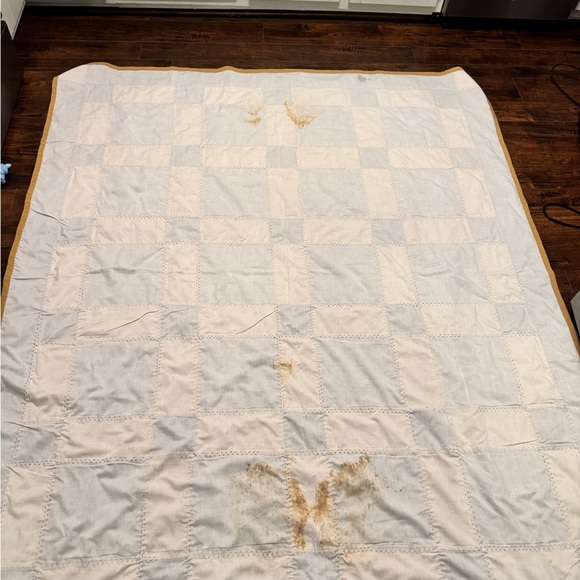Vintage hand stitched quilt - Picture 3 of 5